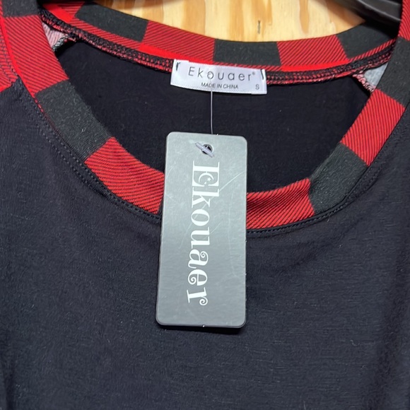 Womens small shirt- breast feeding - Picture 2 of 3